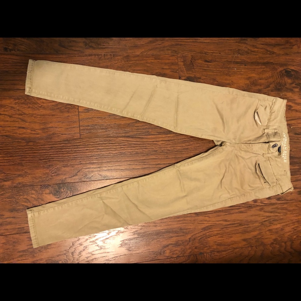 American Eagle khakis size 4 short